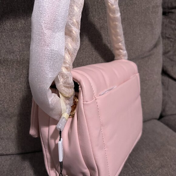Marc Jacobs Pillow Leather Convertible Crossbody Bag, (Blush  Marc Jacobs Pillow Leather Crossbody Bag in Peach Whip Pink